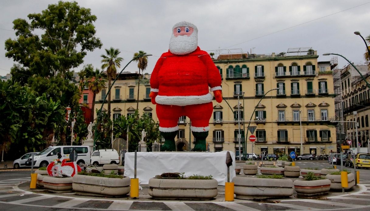 luminarie natalizie Napoli Babbo Natale