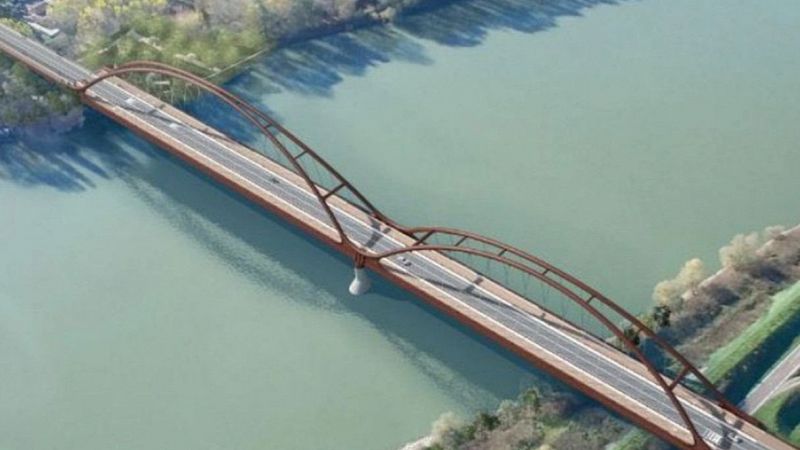 Nuovo ponte da record sul fiume Po