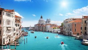 Le Monde contro Venezia