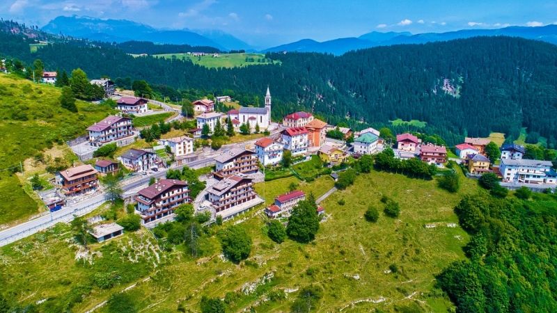 Seconde case in montagna: salgono i prezzi