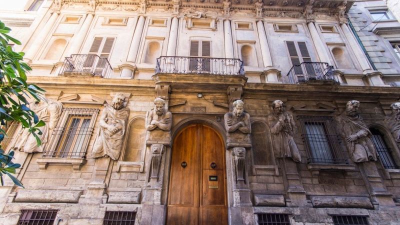 Casa degli Omenoni