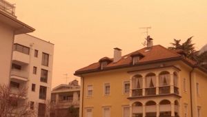 il cielo in Alto Adige è diventato arancione