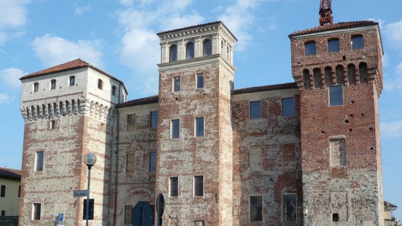 Il Castello di Ozegna, acquistato dal Comune
