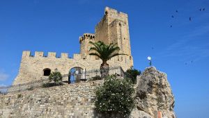 In vendita il castello di Roseto Capo Spulico