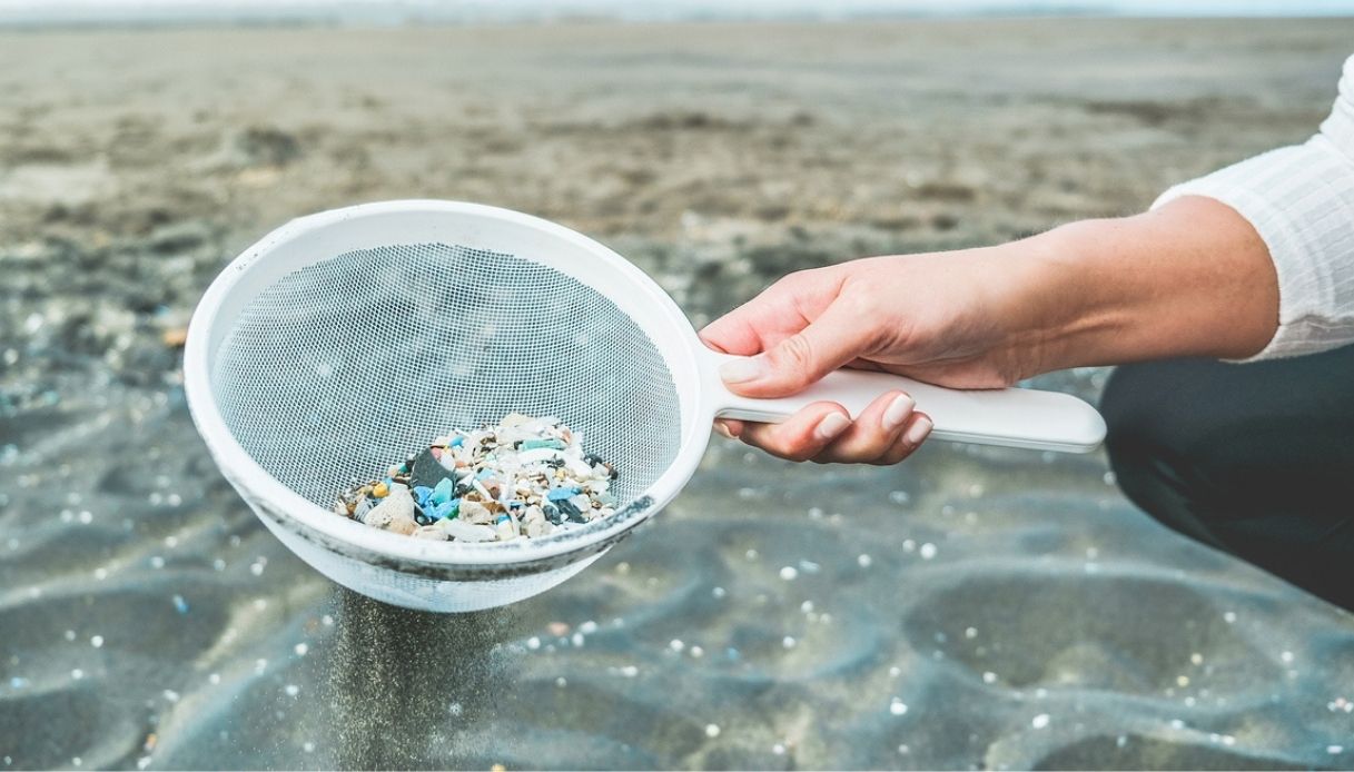 Cotton fioc al terzo posto nella top ten dei rifiuti in spiaggia