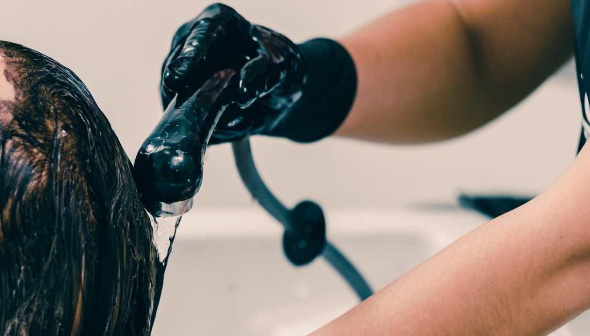 Siccità, Comune italiano vieta secondo lavaggio dal parrucchiere