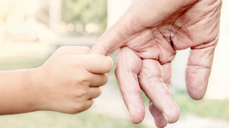 Bambino e anziano