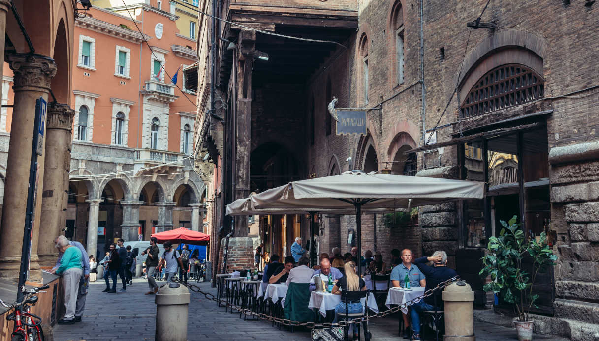 Bologna, storico ristorante lascia la Torre Alberici