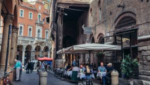 Il Pappagallo, storico ristorante bolognese, lascia la Torre Alberici