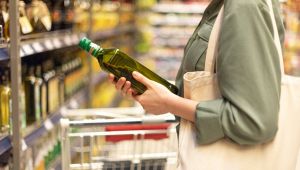 Olio italiano a rischio: addio a una bottiglia su 3