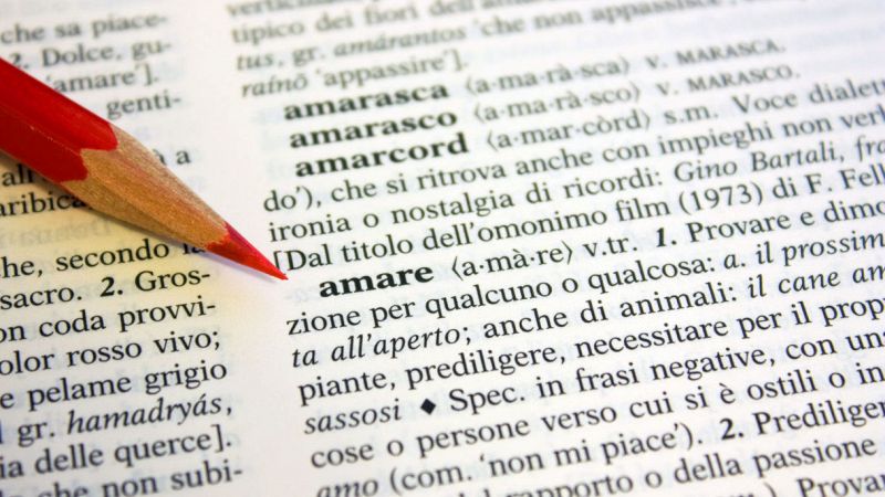 Giusto, sbagliato, dipende: la Crusca risolve tutti i dubbi sull'italiano