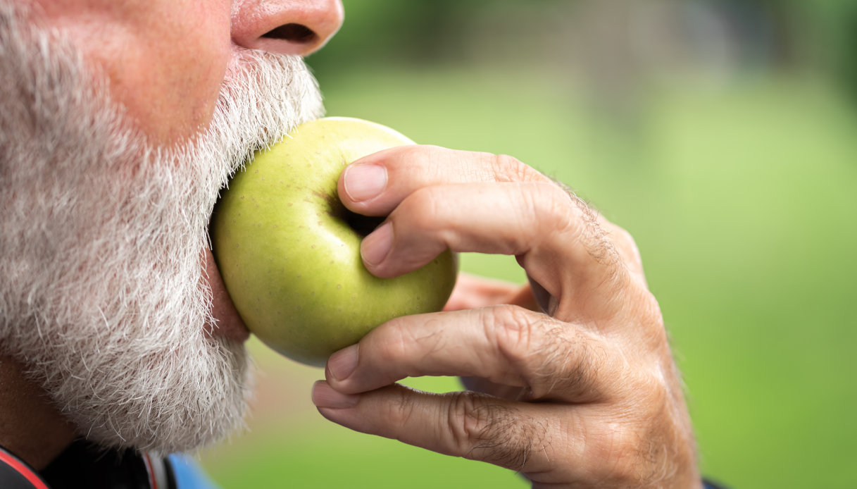 La scienza cerca nei batteri della bocca il segreto della longevità sarda