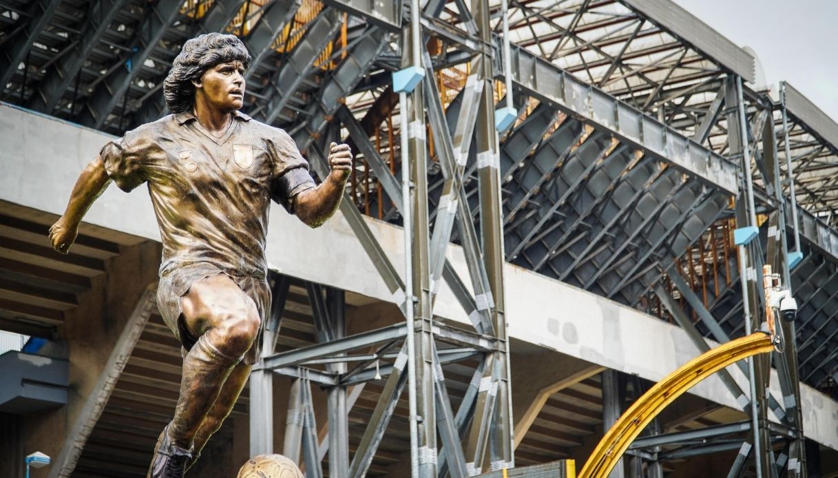 La statua di Maradona