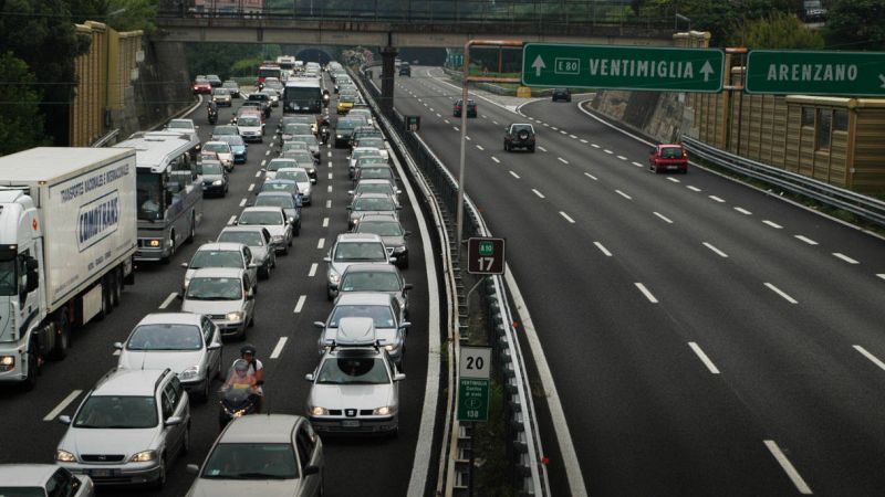 Arenzano, eccezionale scoperta in coda sull'autostrada