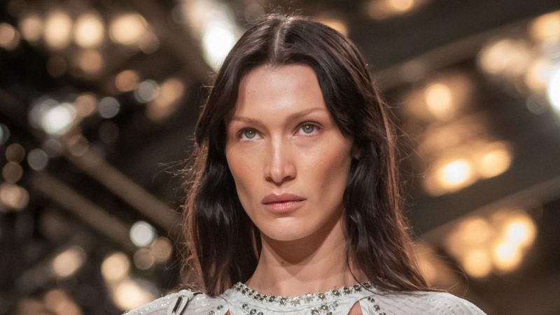 Bella Hadid scrive a Donato il salumiere e fa "impazzire" Napoli