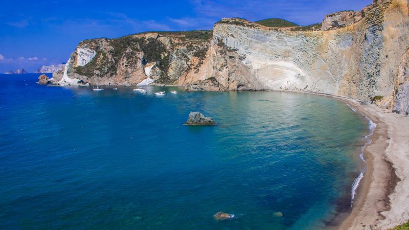 Spiagge di Ponza off limits: vietato il 97% della costa