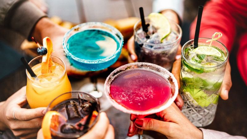 l'aperitivo è un rito "irrinunciabile" per gli italiani