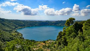 Lago di Nemi, emerge la testa di una statua romana