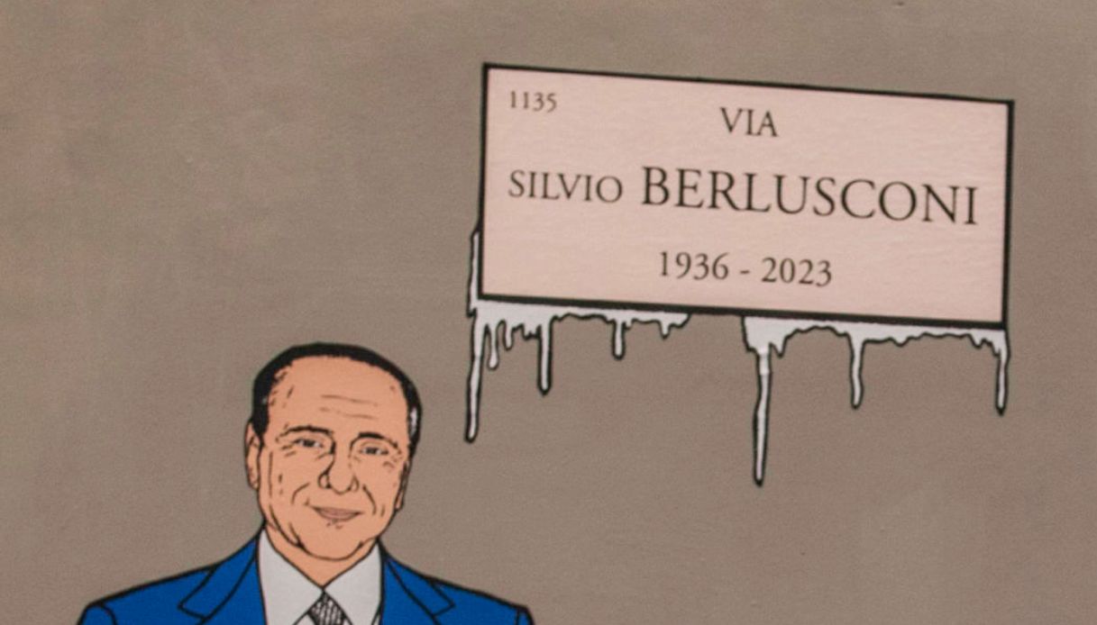Murale di Berlusconi vandalizzato