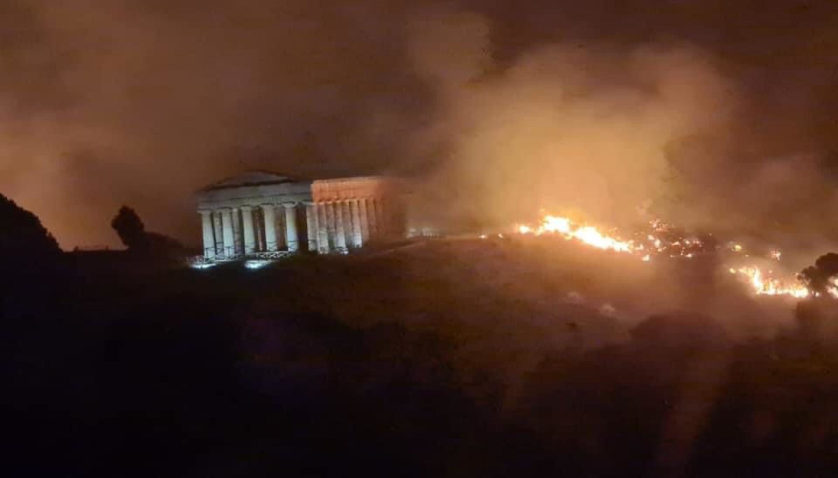 Incendio a Segesta: quali danni ha riportato il Parco Archeologico