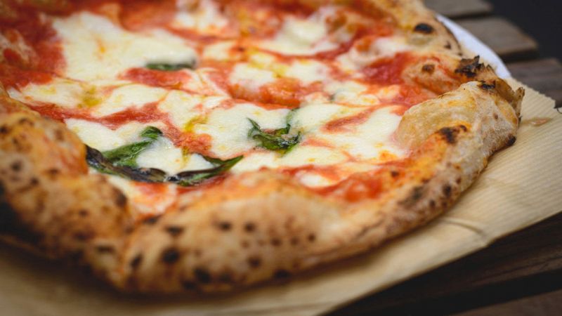 Pizza frullata a Napoli: il racconto di un turista speciale