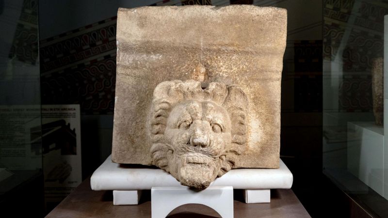 A Selinunte trovata testa di leone in marmo