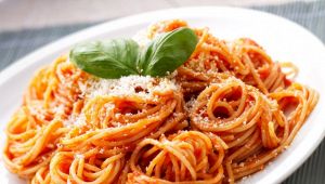 Spaghetti al pomodoro simbolo d'Italia