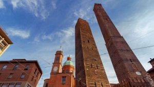 Bologna, l'allarme Garisenda risuona fino agli Stati Uniti