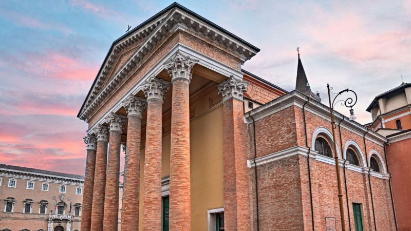 Duomo di Forlì, dai lavori spuntano decine di scheletri