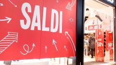 Saldi invernali 2021, quando iniziano: date regione per regione