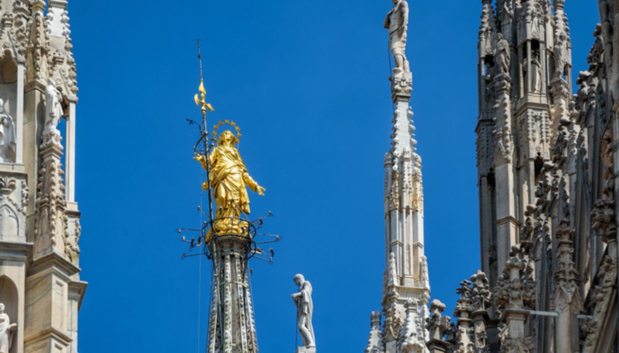 Il climber scala il Duomo