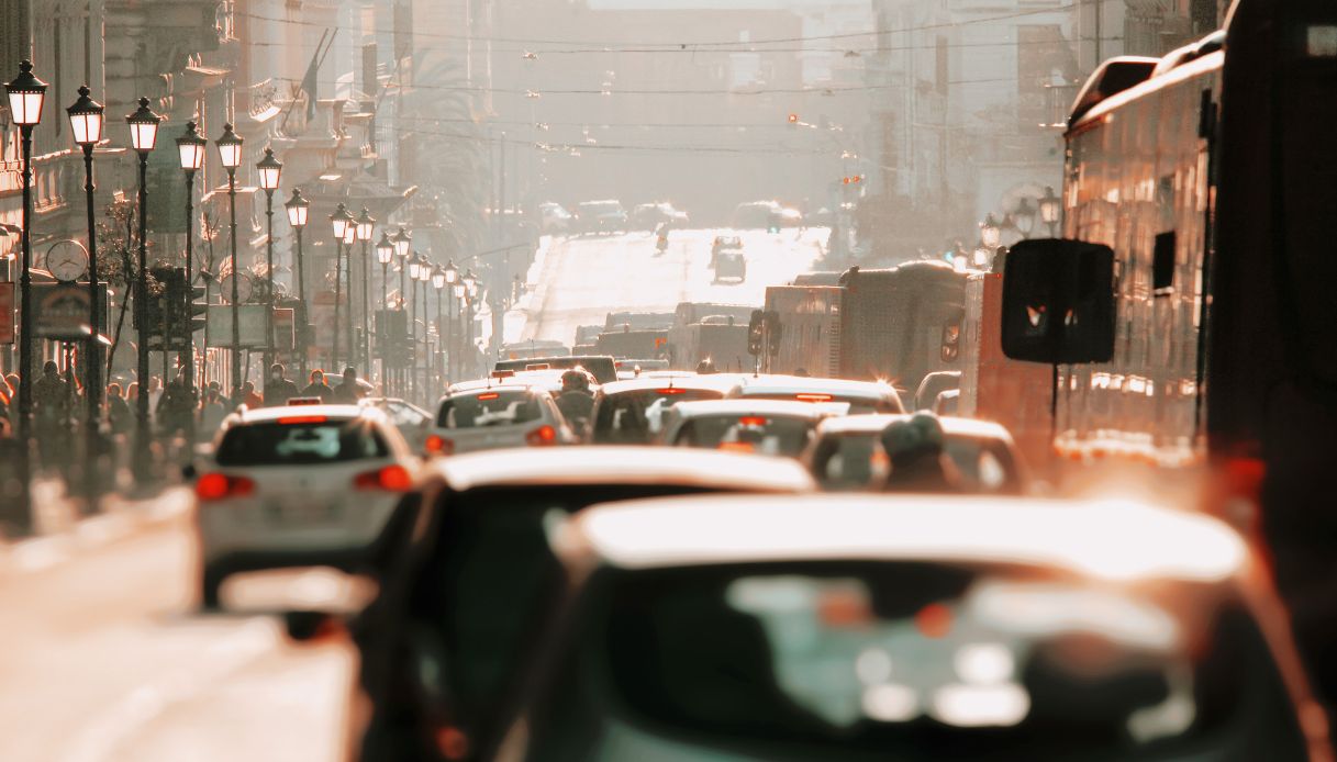 Inquinamento in Italia, città per città: i dati MobilitAria 2024