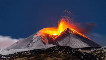 L'Etna ha una nuova vetta chiamata Voragine