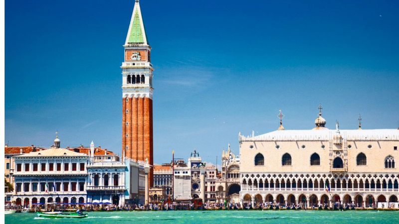 Nuove regole per i turisti a Venezia