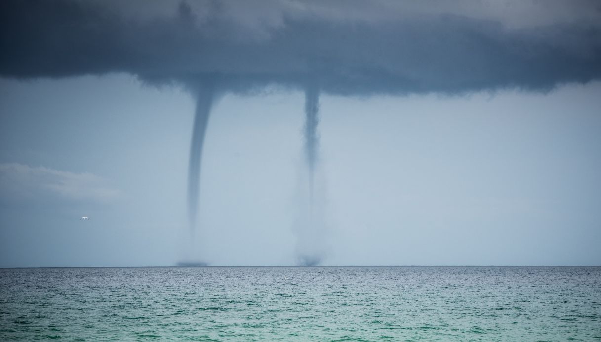 Trombe marine sull'acqua