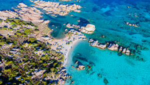 la-maddalena-sardegna-raggiungibile-solo-a-nuoto