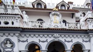Il Castello delle Cerimonie sul Times