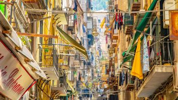 Napoli sembra una favela”