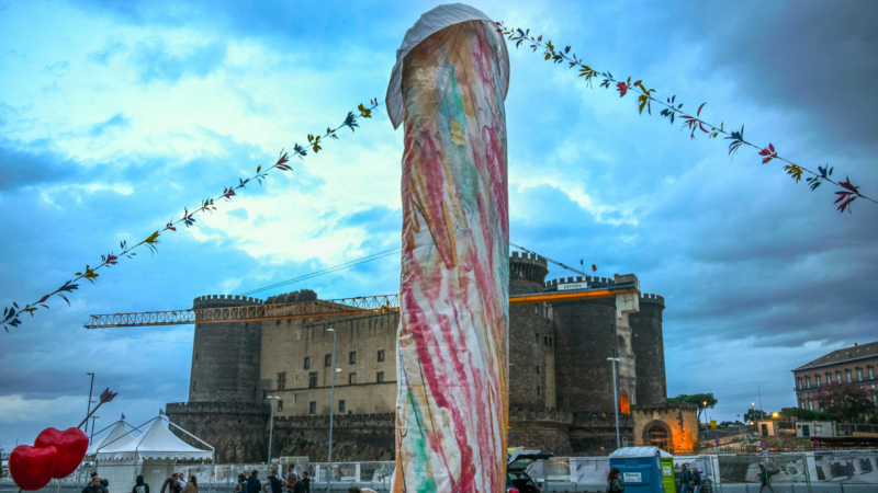 pulcinella-fallico-gaetano-pesce-napoli-costo-petizione
