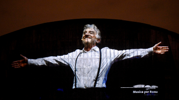 Tomba-monumento di Gigi Proietti inaugurata al Verano