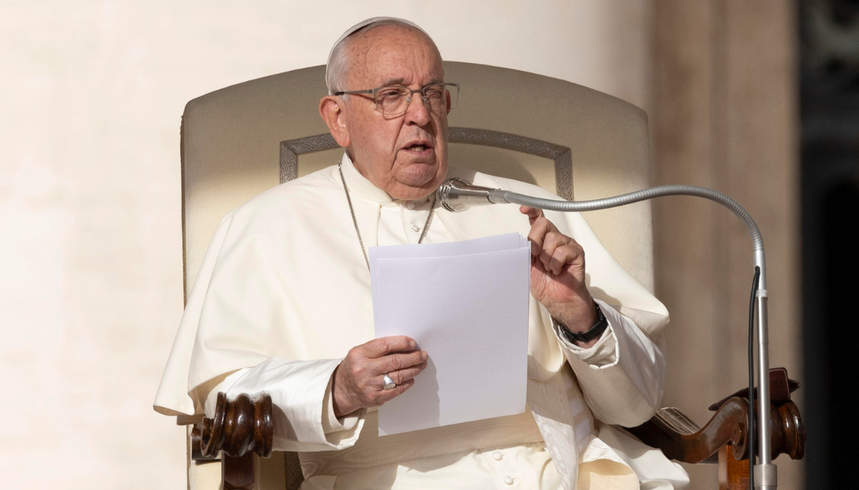 Albero di Natale di Papa Francesco suscita polemiche per l'abbattimento