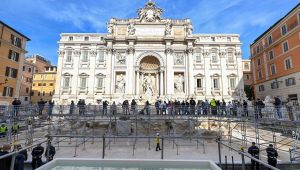 Fontana di Trevi passerella