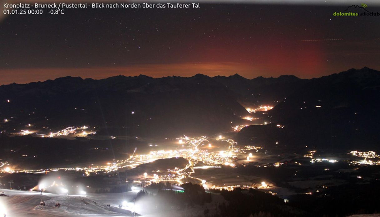 Aurora boreale sulle Dolomiti