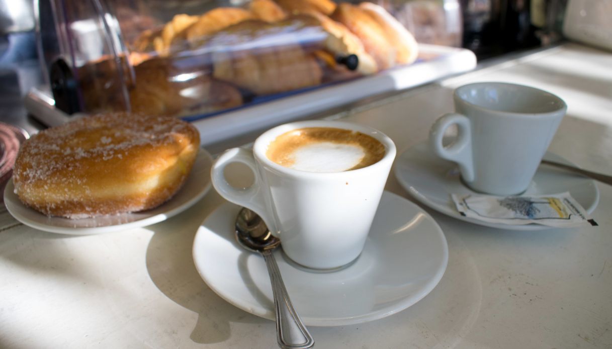 Colazione sempre più cara, i prezzi dal caffè al cioccolato