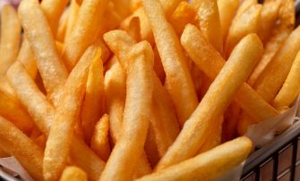 Patatine fritte fatte in casa: ricetta veloce