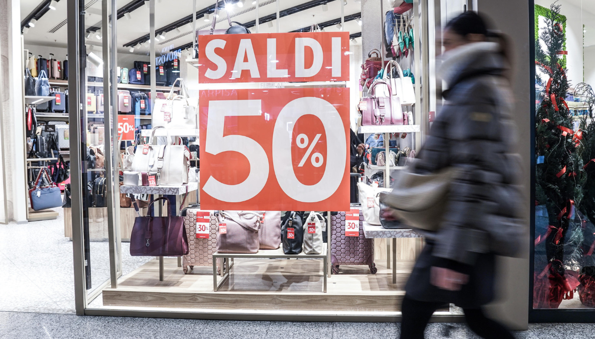 Quanto spenderanno gli italiani per i saldi invernali 2025