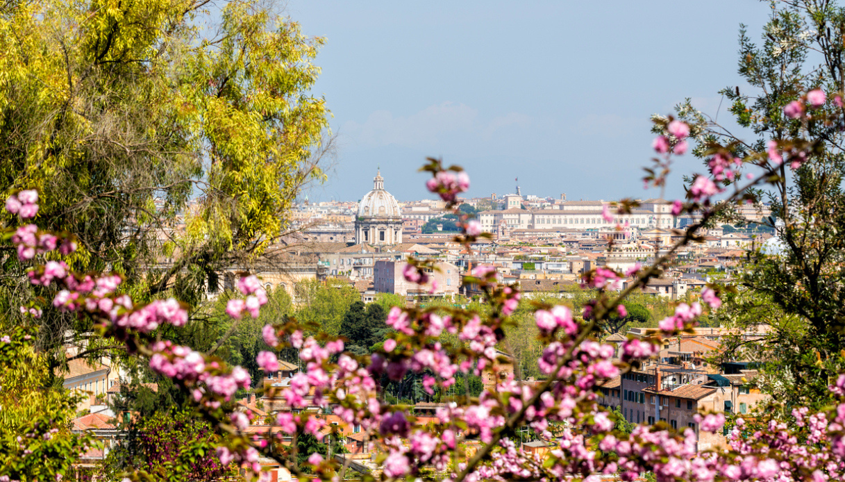 Hanami 2025 ciliegi in fiore a Roma e Milano