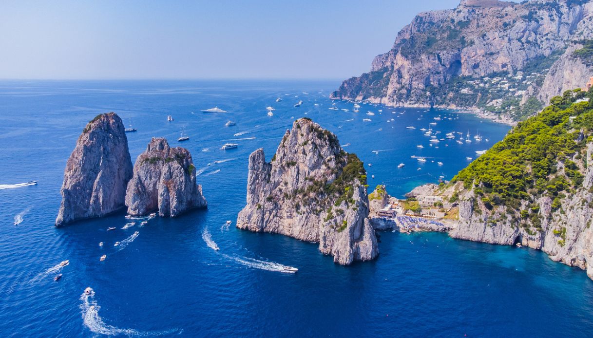 Faraglioni di Capri, Nave da crociera fa l'inchino