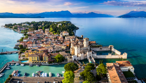 sirmione-invasa-turisti-lite-overtourism
