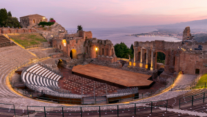 taormina-teatro-cantiere-proteste-turisti